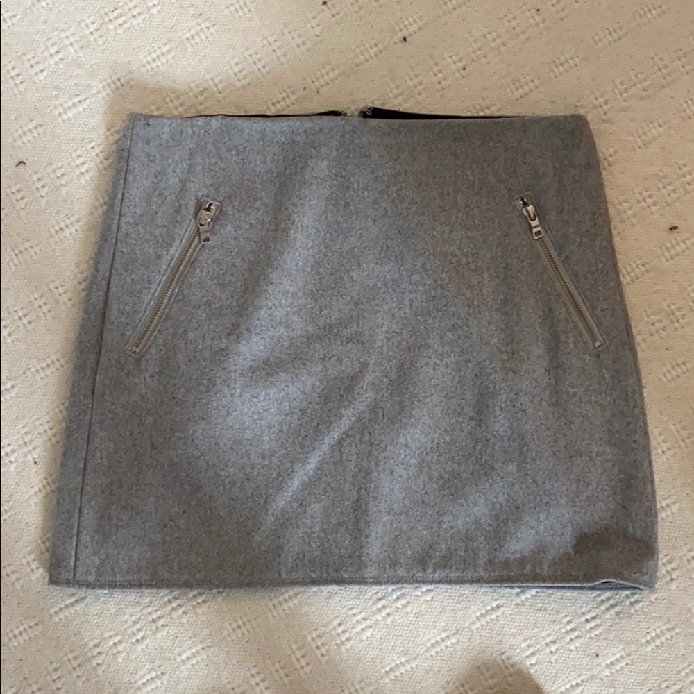Grey skirt with zipper pockets